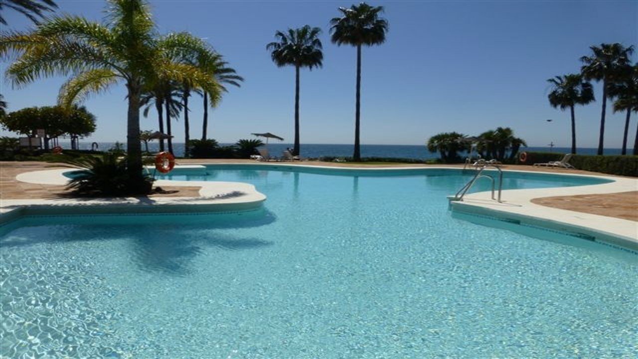 Alcazaba Beach Pool view