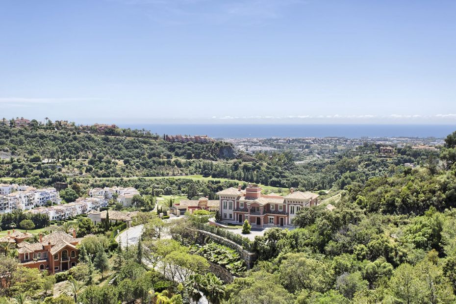 Unveiling the Charm of Los Arqueros: A Spectrum of Properties