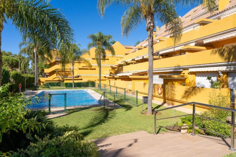 Marbella Park Beach Elviria - Lion Trust Spain