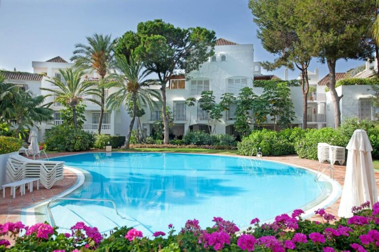 White Pearl Beach Elviria - Lion Trust Spain